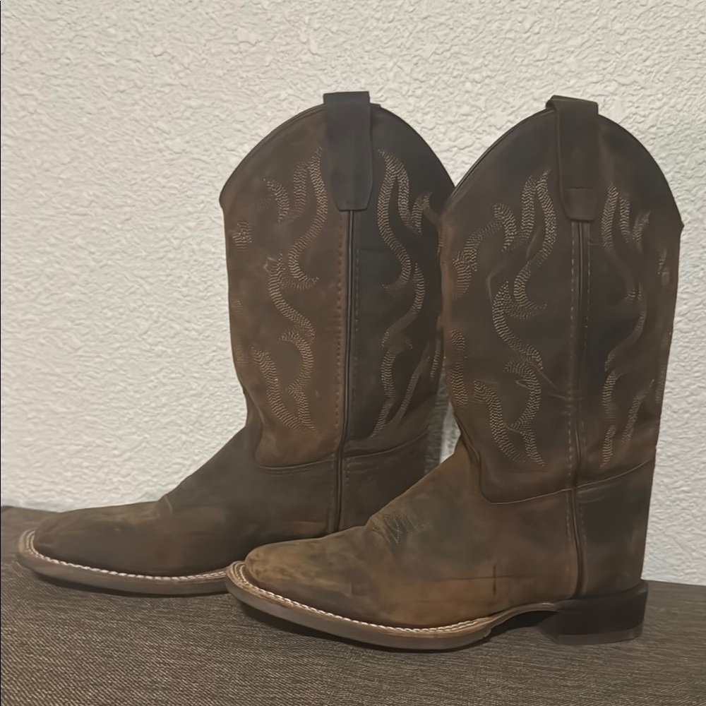 CODY JAMES BOYS' NASH DISTRESSED WESTERN BOOTS - BROAD SQUARE TOE